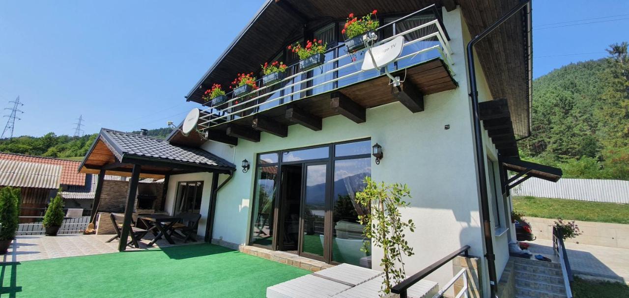 Villa Casa Yla Piatra Neamţ Exterior foto